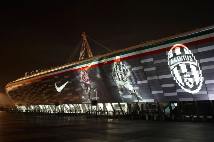 Juventus Stadium, fonte By Hpnx9420 at English Wikipedia, CC BY-SA 3.0, Link