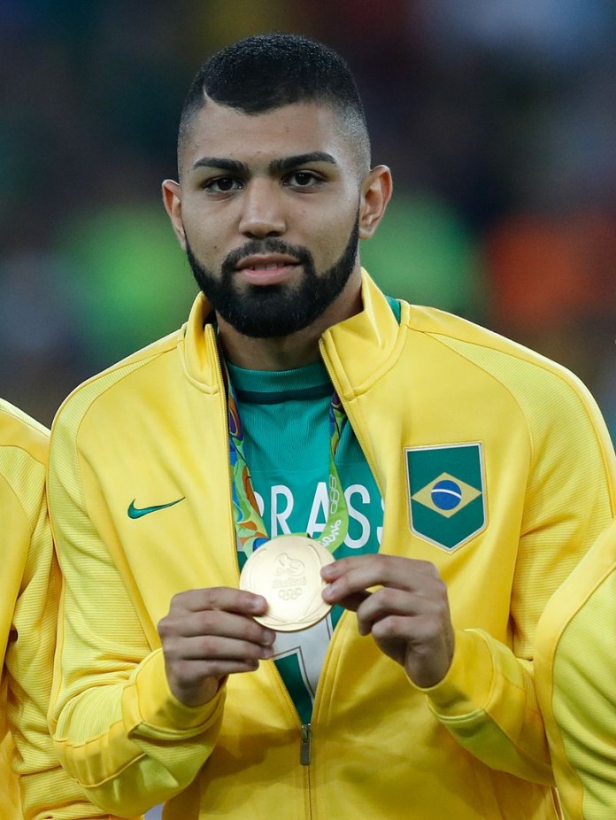 Gabriel Barbosa, soprannominato Gabigol, fonte By Fernando Frazão/Agência Brasil - http://agenciabrasil.ebc.com.br/rio-2016/foto/2016-08/brasil-conquista-primeiro-ouro-olimpico-nos-penaltis, CC BY 3.0 br, https://commons.wikimedia.org/w/index.php?curid=50896501