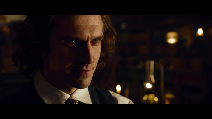 Dan Stevens (Charles Dickens), film The Man Who Invented Christmas, fonte screenshot youtube