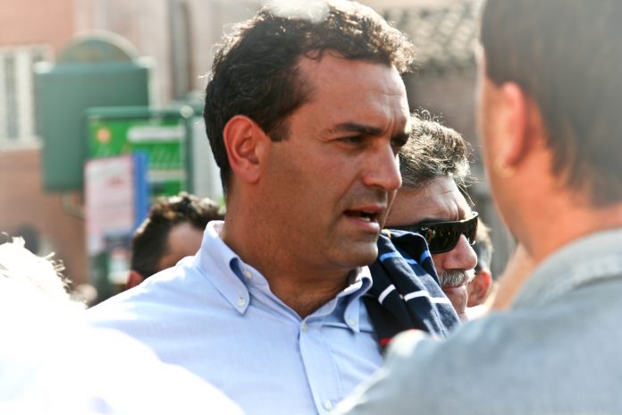 Strade affollate a Napoli, De Magistris contro De Luca, Riaperture del 3 giugno