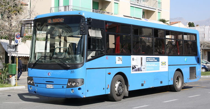 bus autobus wiki creative commons lucca